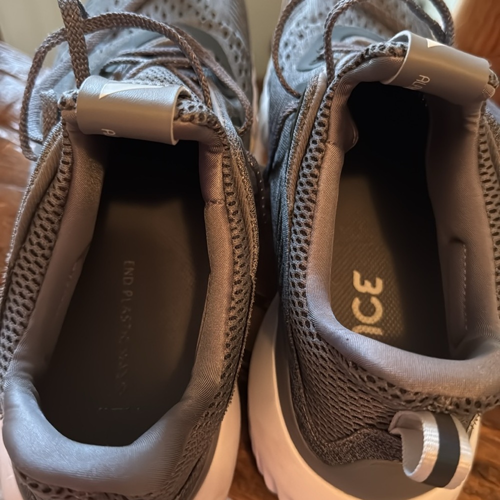 Gray Adidas sneakers - Picture 4 of 5
